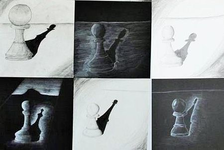 neun Schachfiguren mit Schattendarstellung schwarz und weiß
